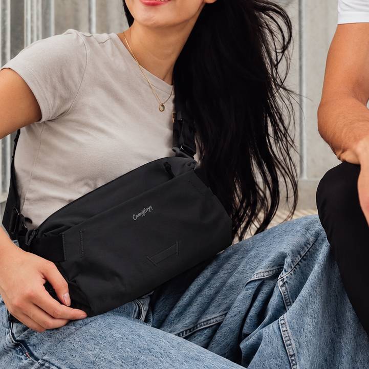Carryology Essentials Sling Bag 4L - Black Ash