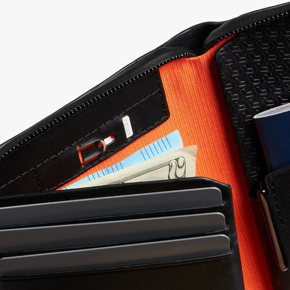 Carryology Essentials Travel Folio - Black Ash