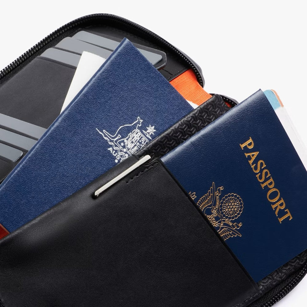 Carryology Essentials Travel Folio - Black Ash