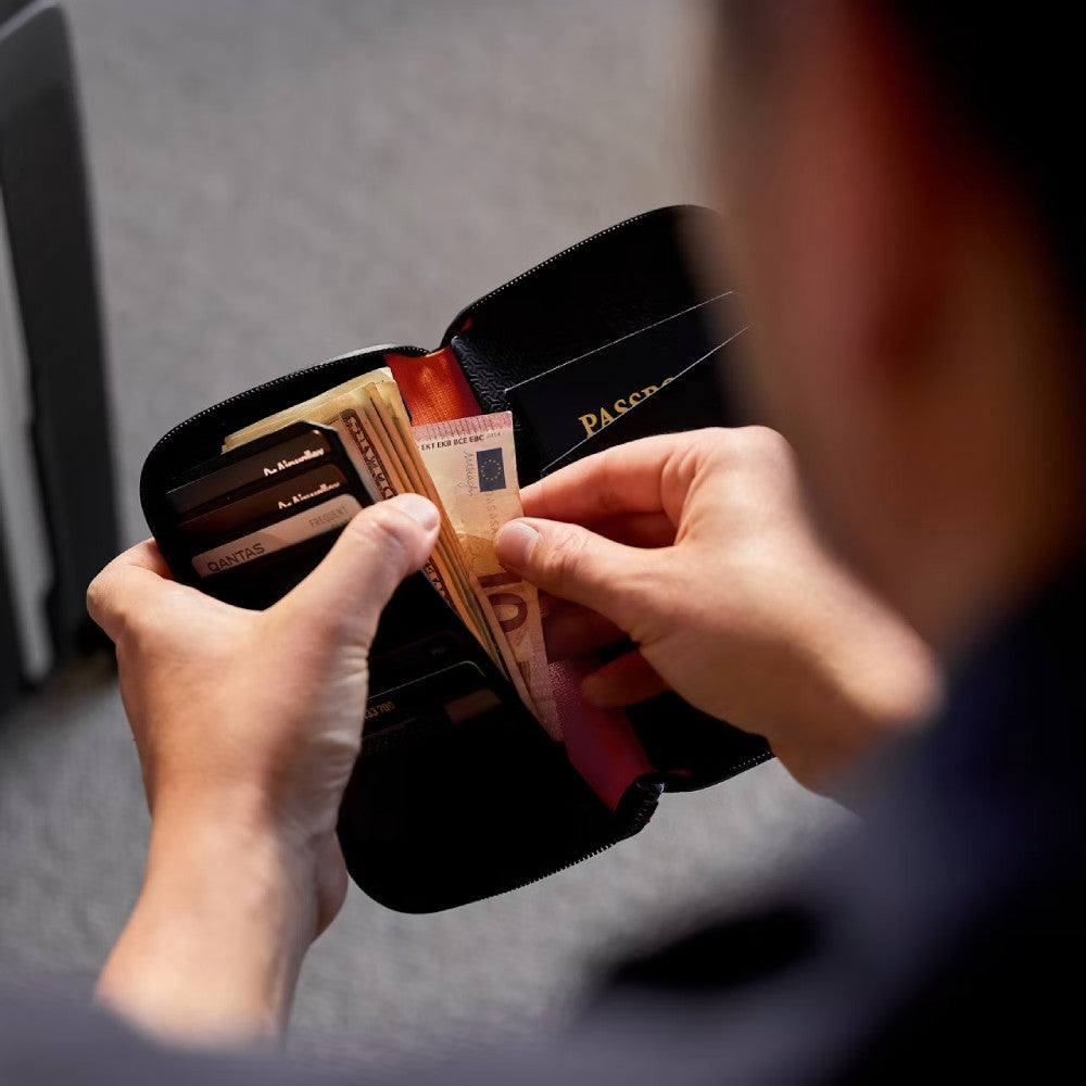 Carryology Essentials Travel Folio - Black Ash