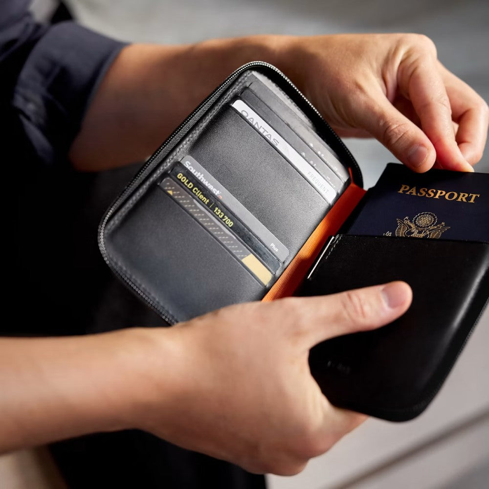 Carryology Essentials Travel Folio - Black Ash