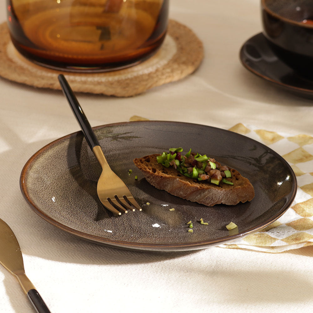 Caspian Quarter Plate - Speckled Clove