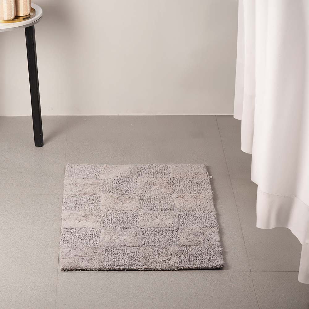 Checkered Reversible Tufted Bathmat - Light Grey