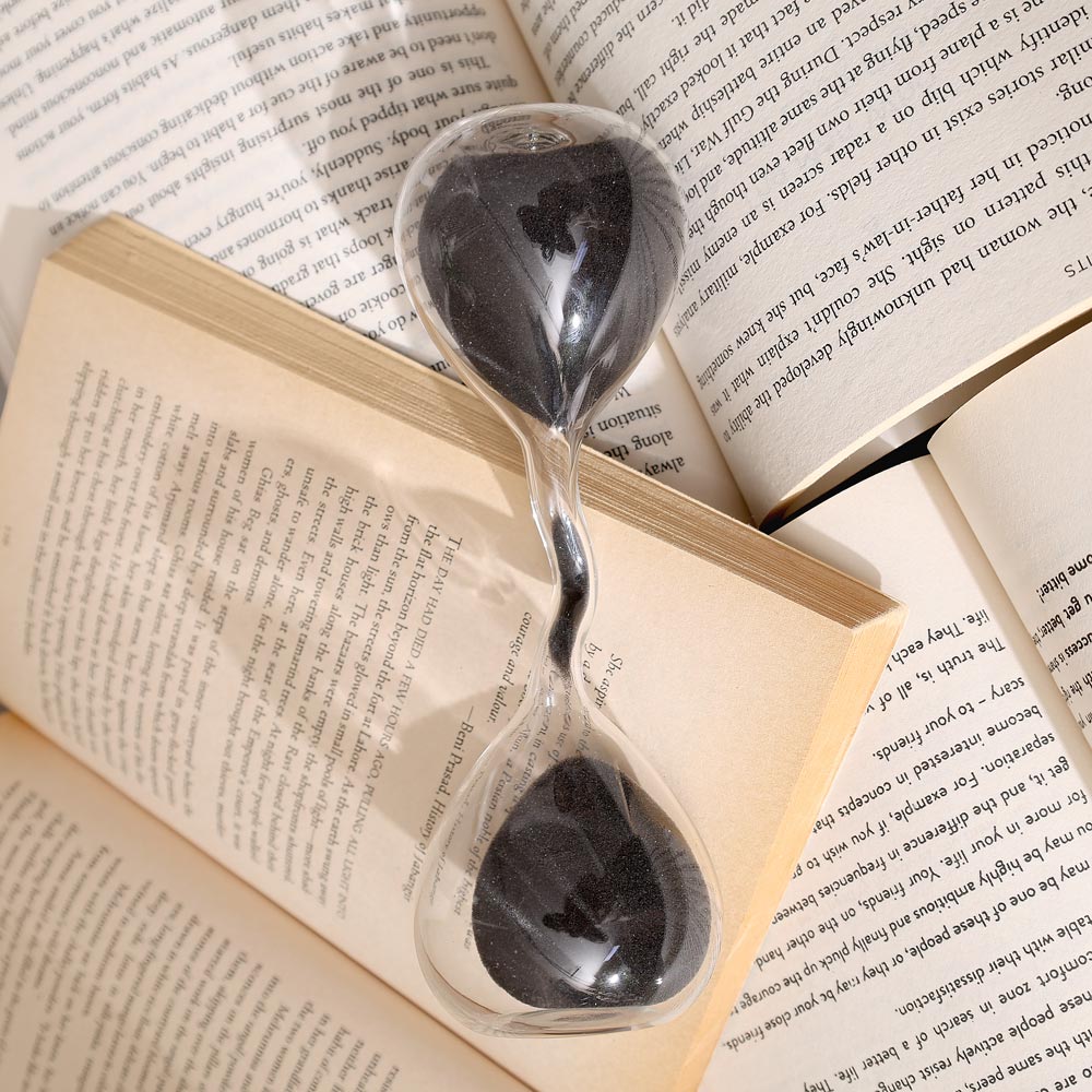 Dali Curved Neck Hourglass Medium - Black