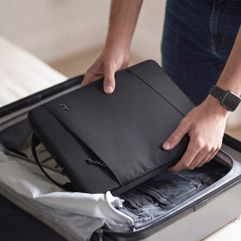 Essence A35 Laptop Sleeve - Black 14 Inch