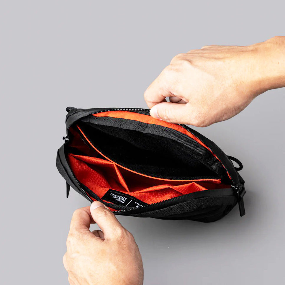 Flight Sling Bag 1L - Black VX42