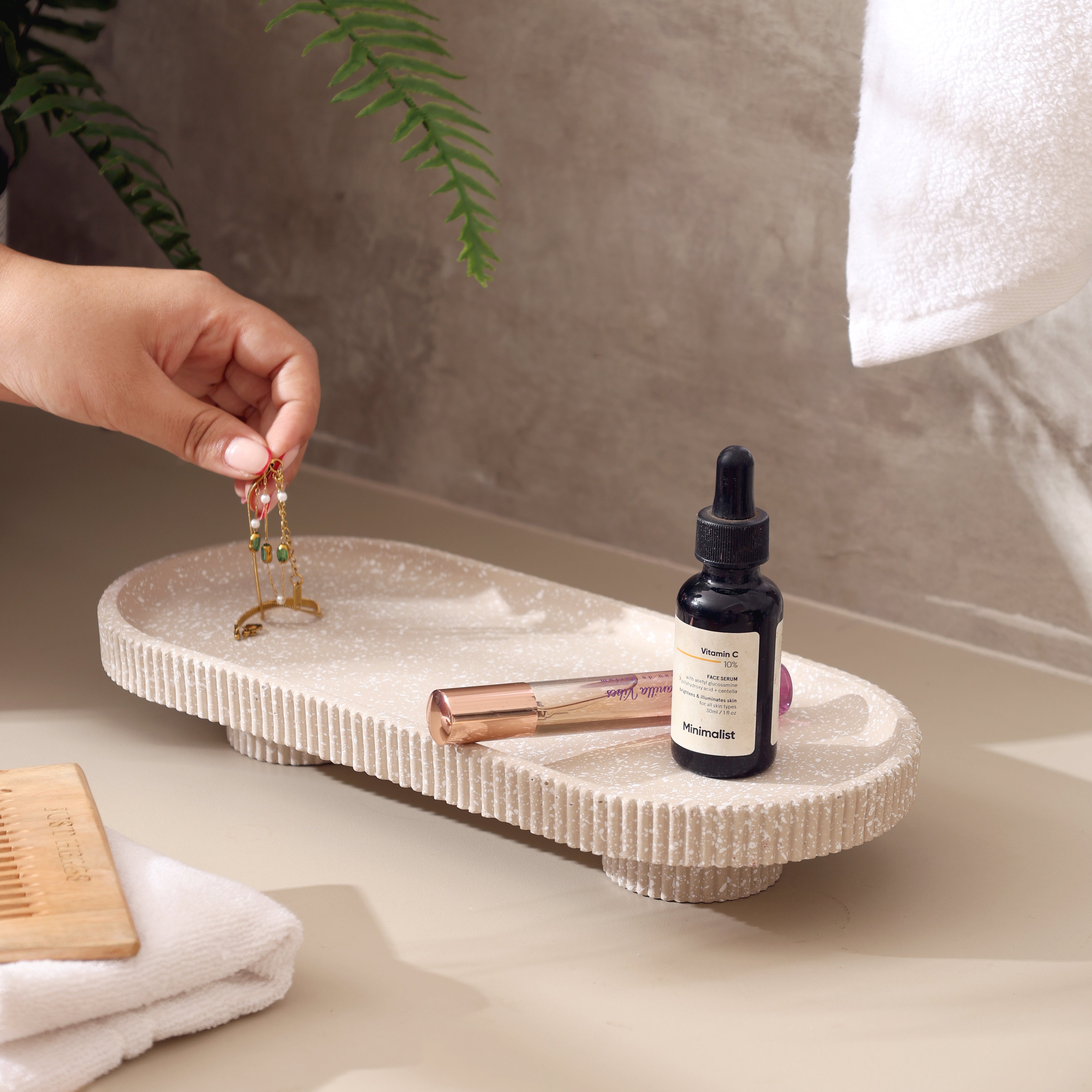 Lines Oval Elevated Tray Medium - Speckled Taupe