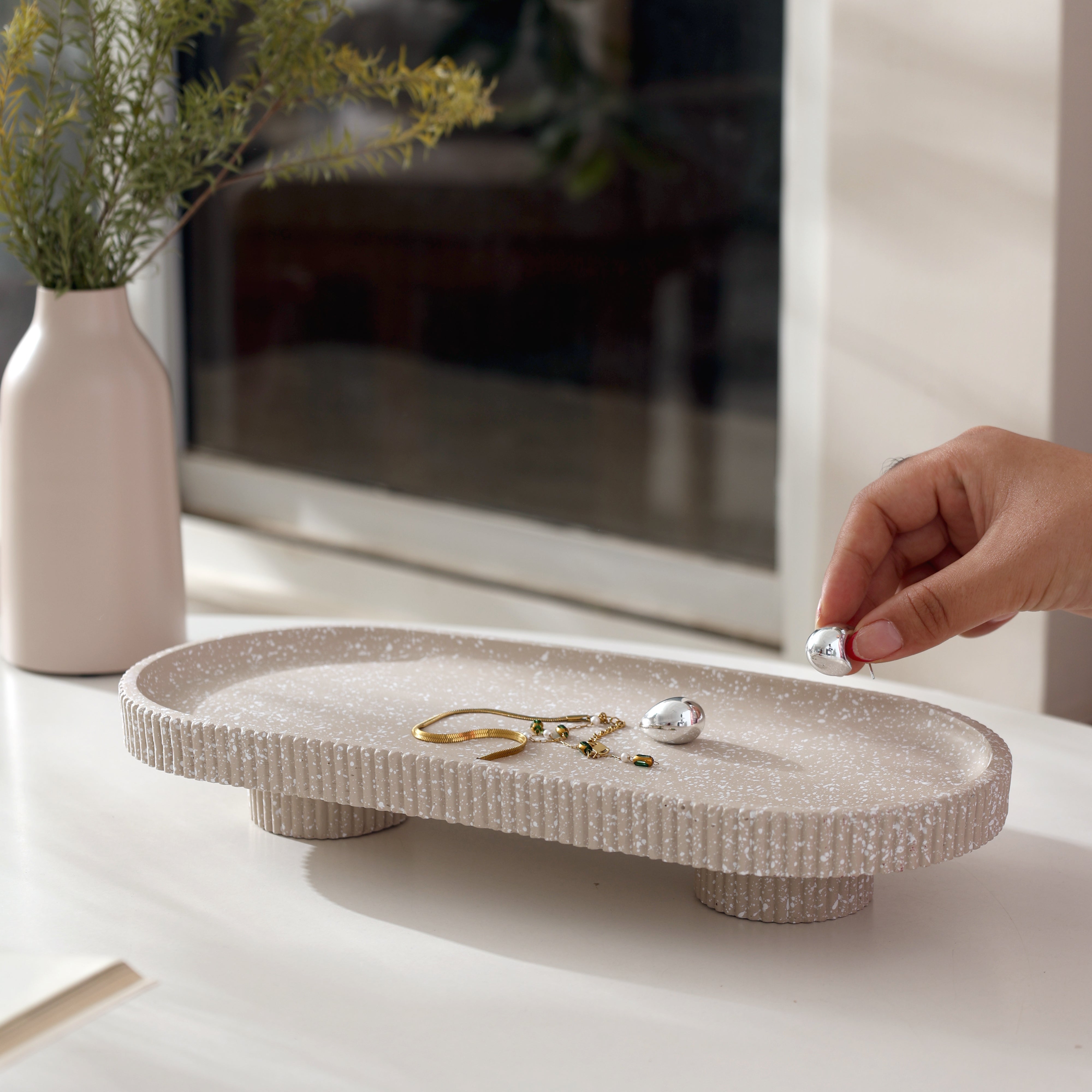 Lines Oval Elevated Tray Medium - Speckled Taupe
