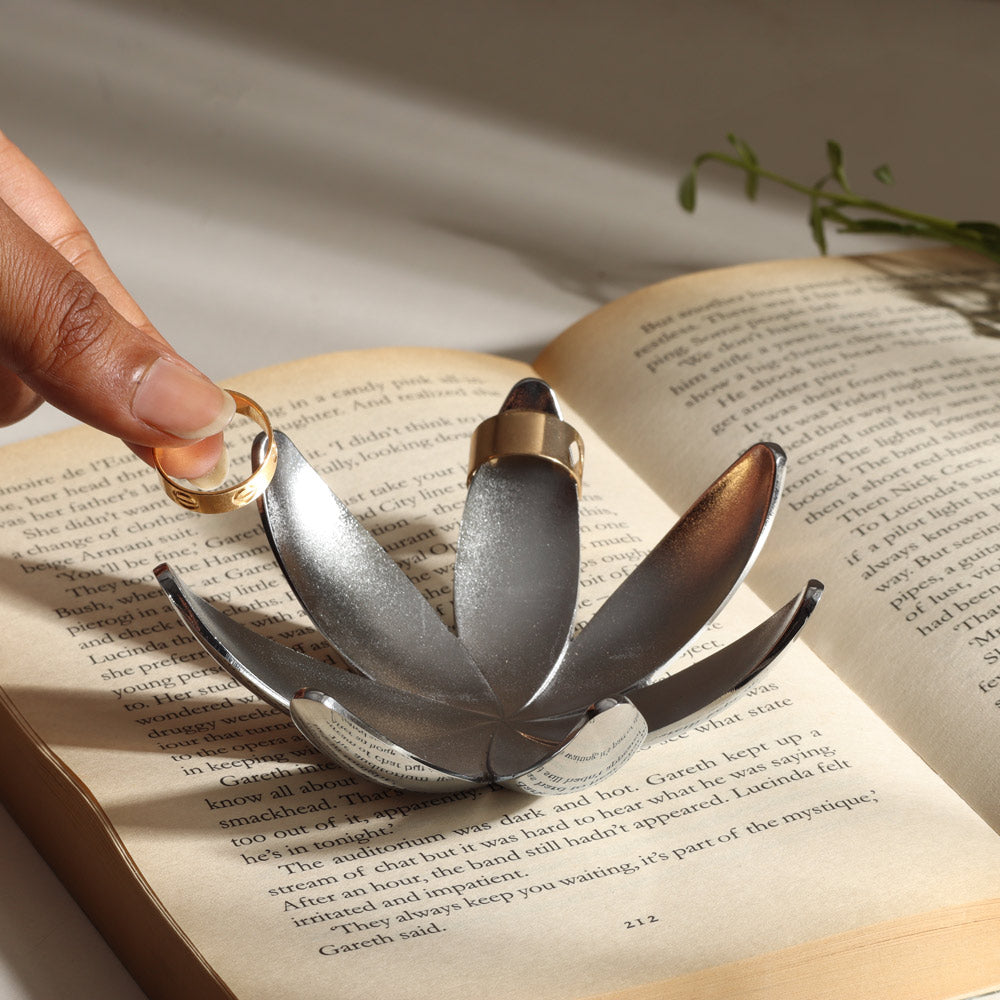 Magnolia Ring Holder - Chrome