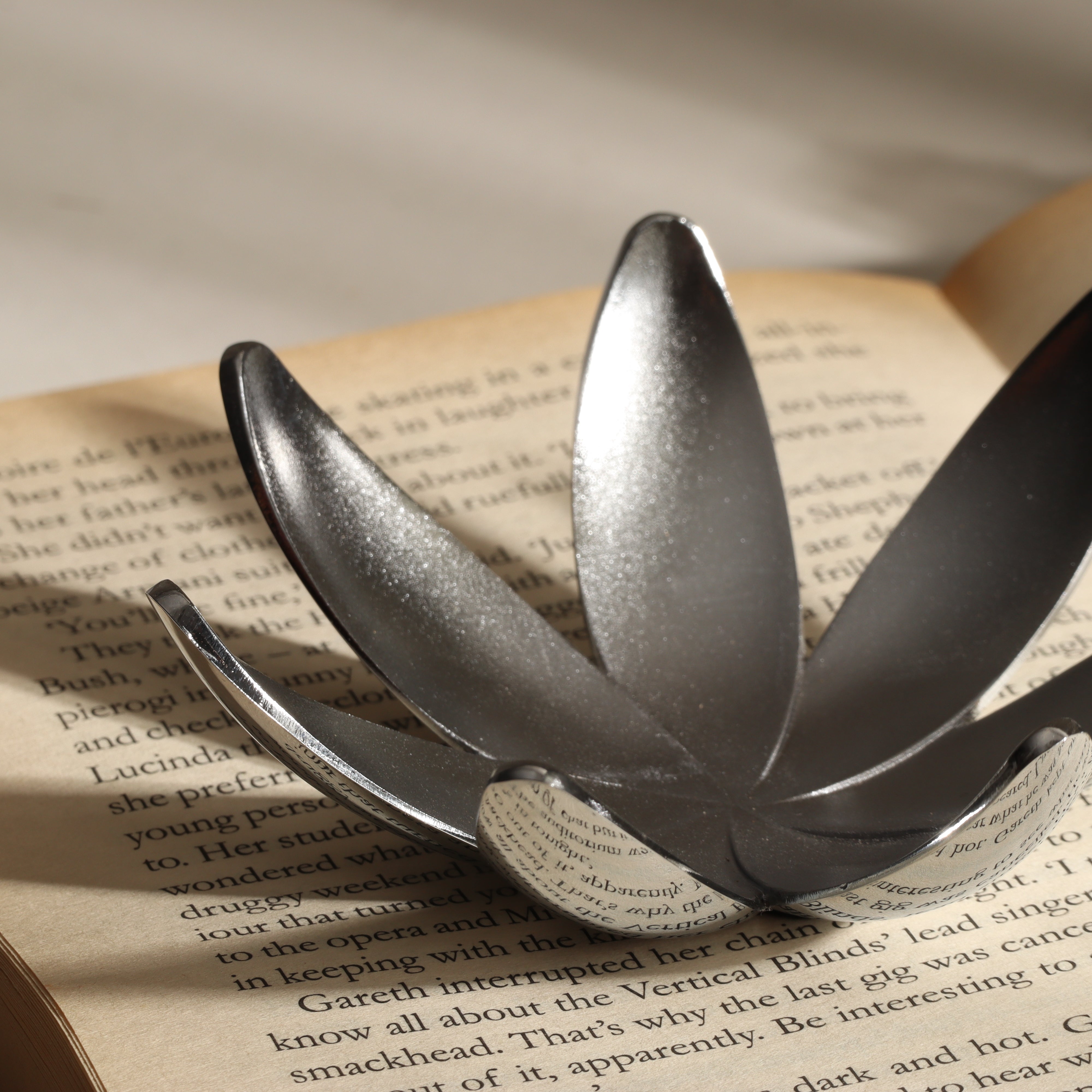 Magnolia Ring Holder - Chrome
