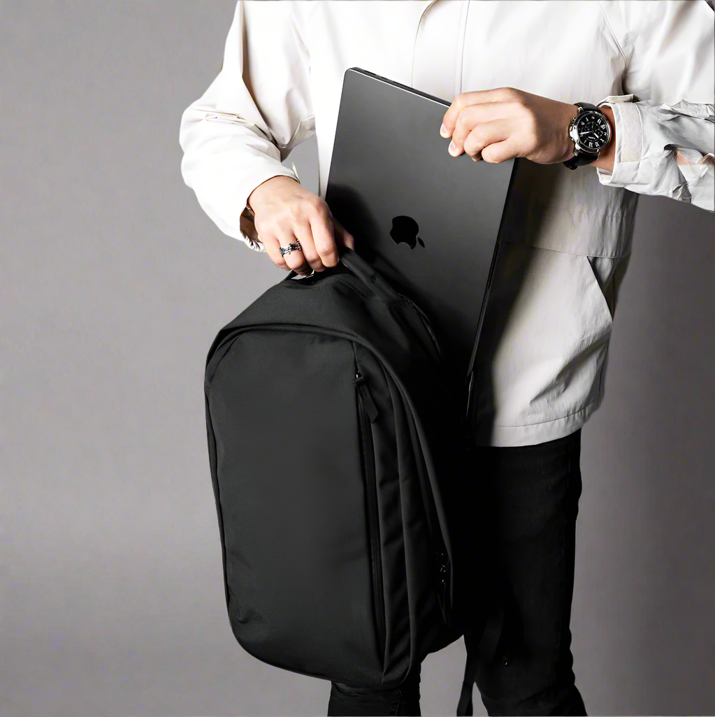 Metro Backpack Pro 24L - Axoflux Black