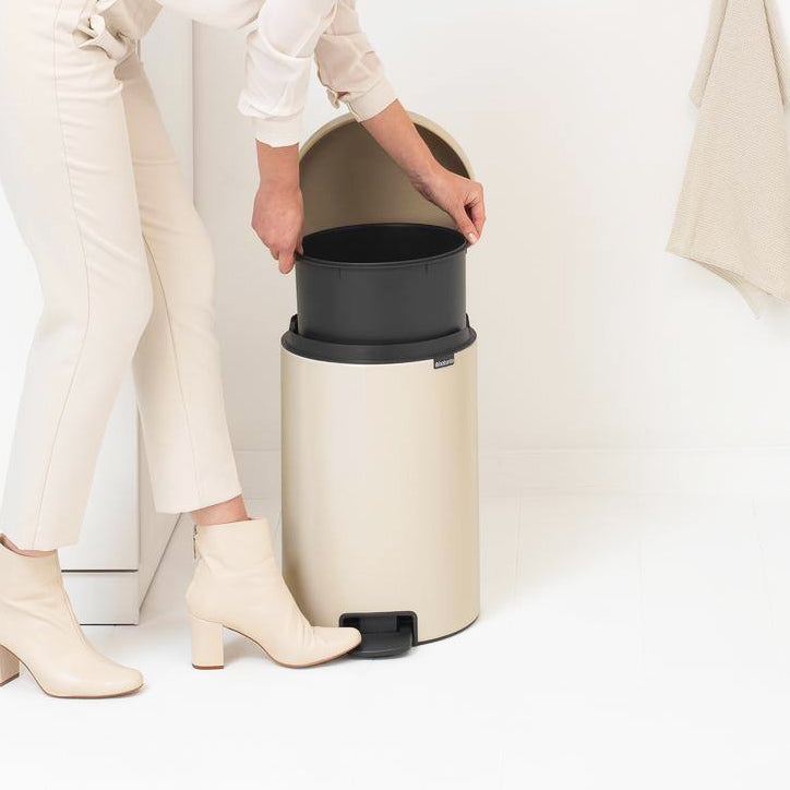 NewIcon Pedal Bin 20L - Soft Beige