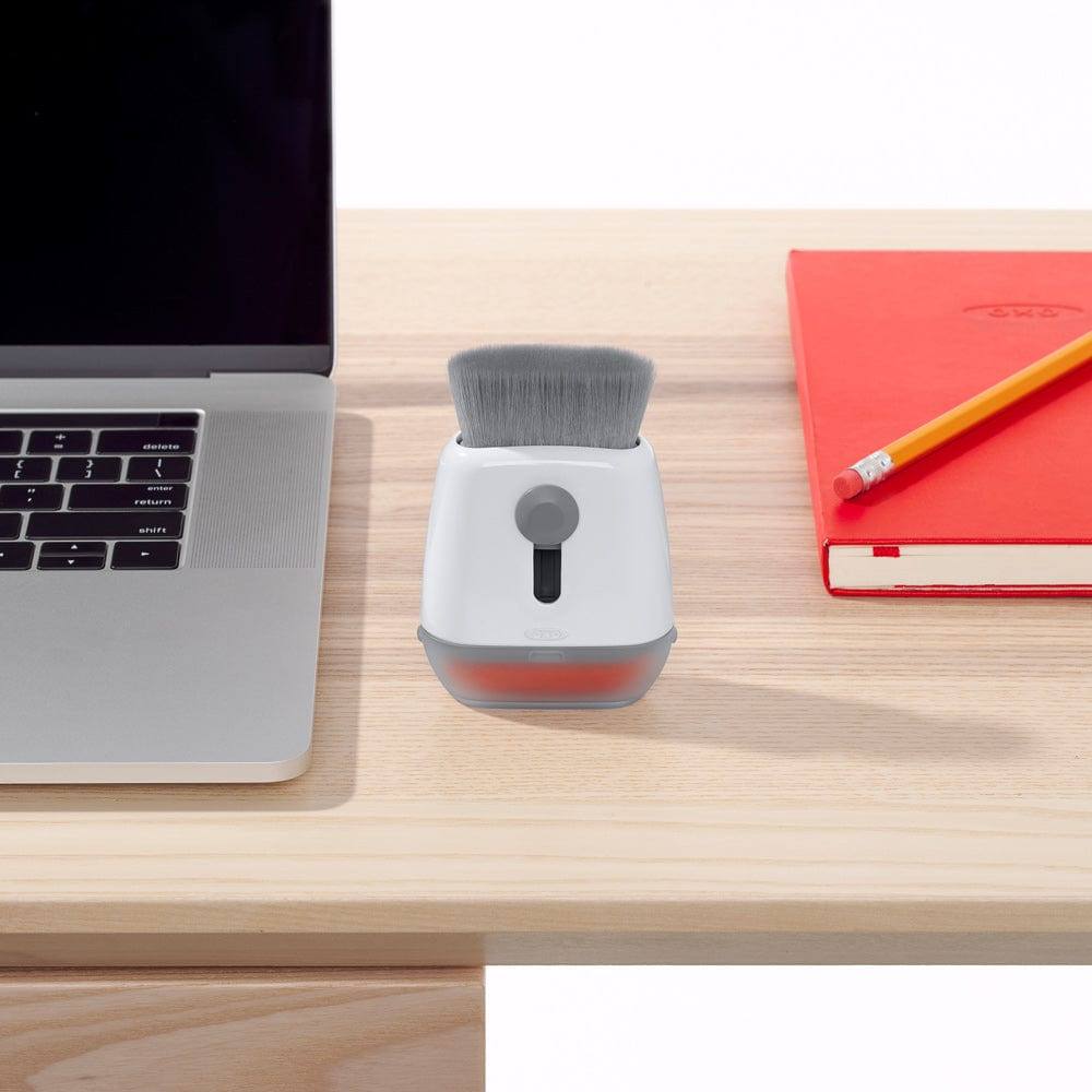 OXO_Good_Grips_Sweep_Swipe_Laptop_Cleaner_3