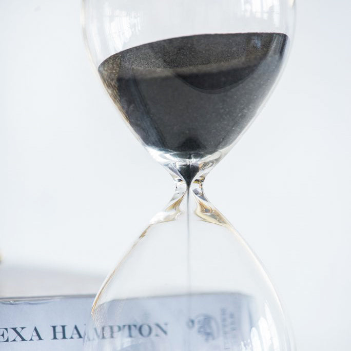 Oslo Hourglass Medium - Black