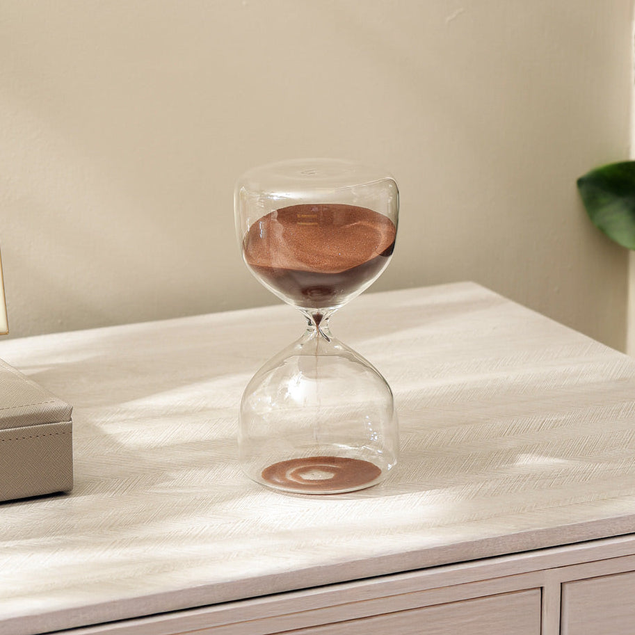 Praha Hourglass Medium - Mahogany