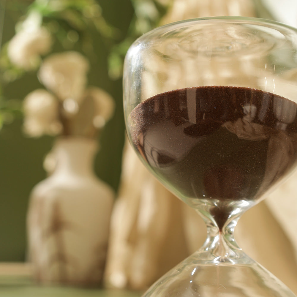Praha Hourglass Medium - Mahogany