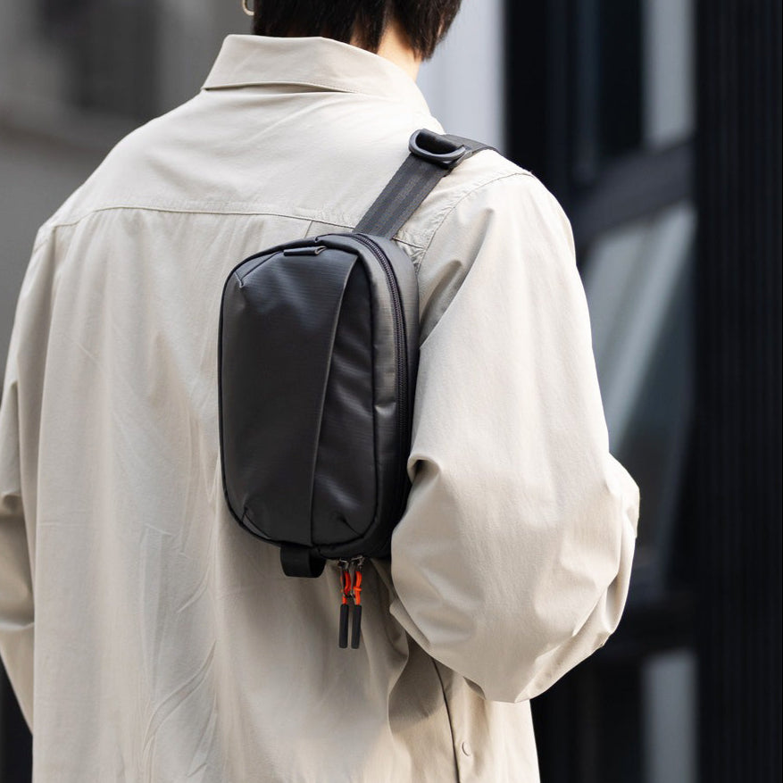 Inateck Borsa A Sling X-Modo Per Elettronici - Design 135&deg;, Antischizzi, Multiuso Nero
