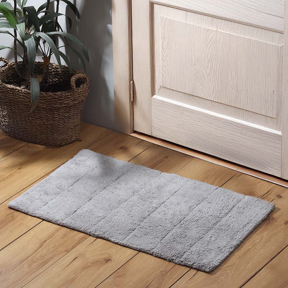 Vena Chalk Striped Tufted Bathmat - Light Grey