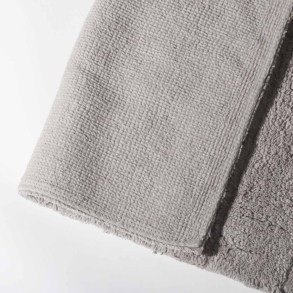 Vena Chalk Striped Tufted Bathmat - Light Grey