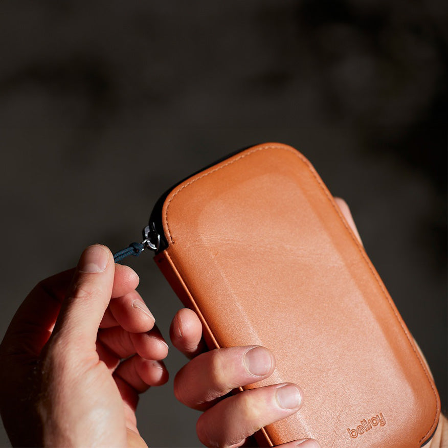 Venture Phone Pocket - Bronze