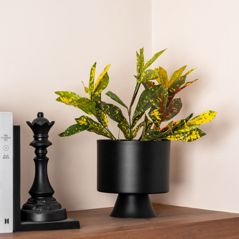 Vera Round Desk Planter - Black