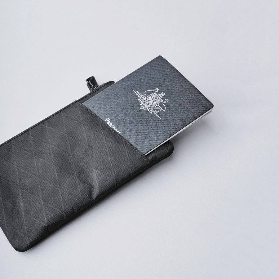 Alpaka Zip Clutch - Black VX21