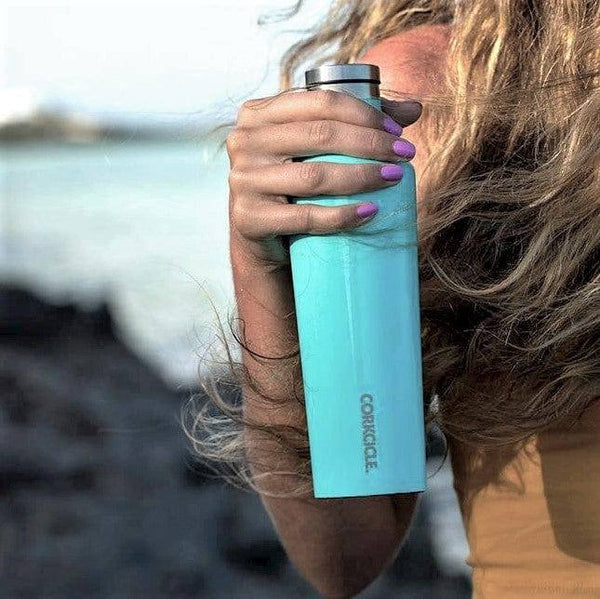 http://www.modernquests.com/cdn/shop/files/corkcicle-usa-insulated-canteen-475ml-gloss-turquoise-1_grande.jpg?v=1690040320