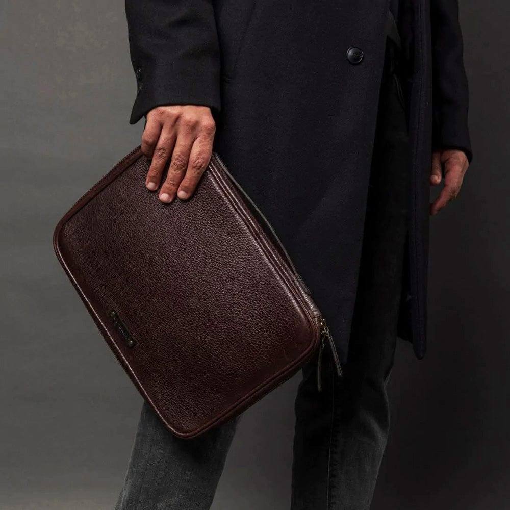 Outback Harlem Laptop Folio for 14 Inch MacBook Pro - Brown