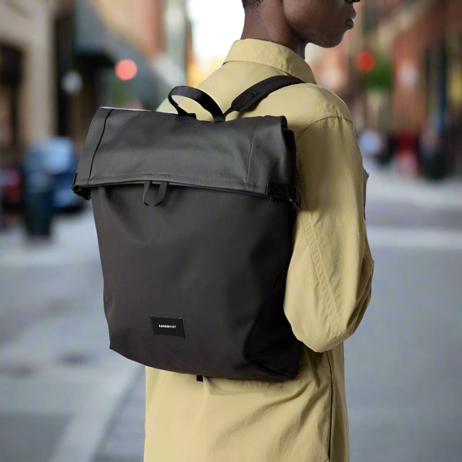Rucksack Sandqvist Ilon Review Sandqvist Alfred Backpack 22L Black