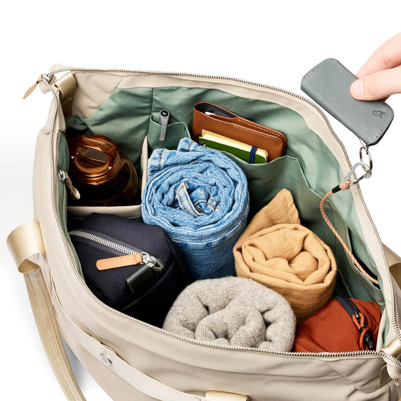 Bellroy Classic Getaway Bag 28L - Tahini