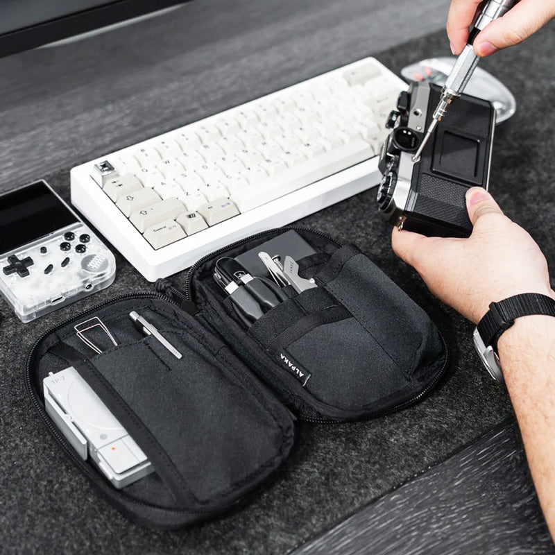 Admin Pouch Pro - Axogrid Black