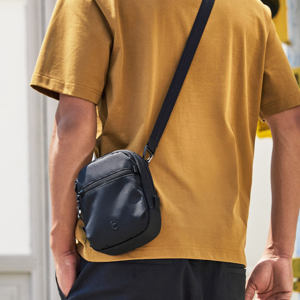 Aviator Travel Crossbody Bag - Black