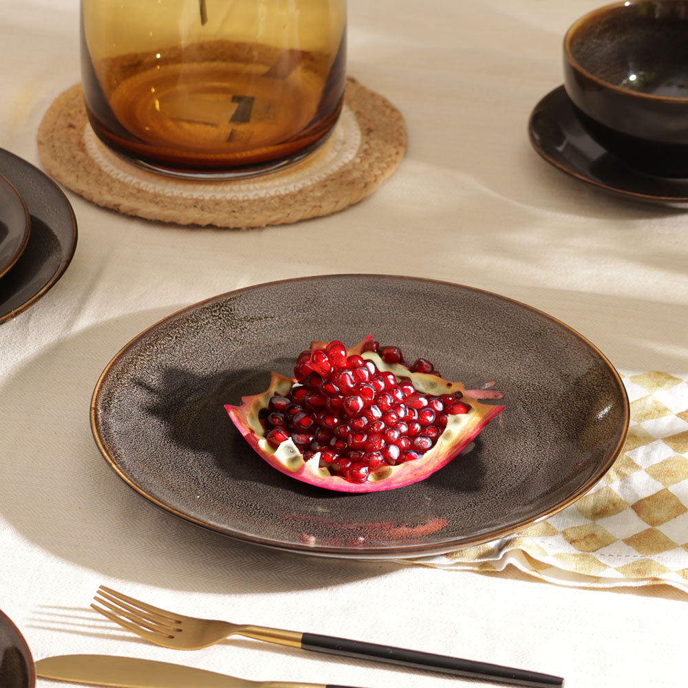 Caspian Quarter Plate - Speckled Clove