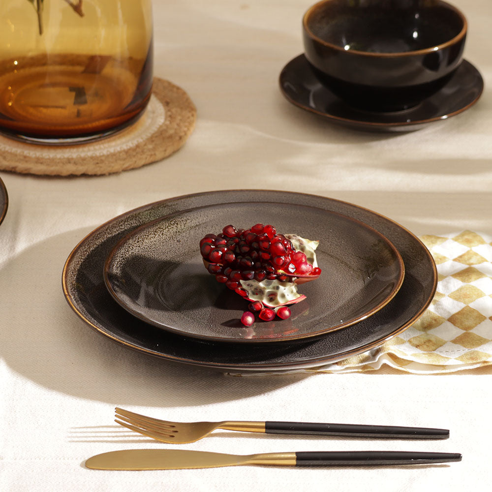 Caspian Quarter Plate - Speckled Clove