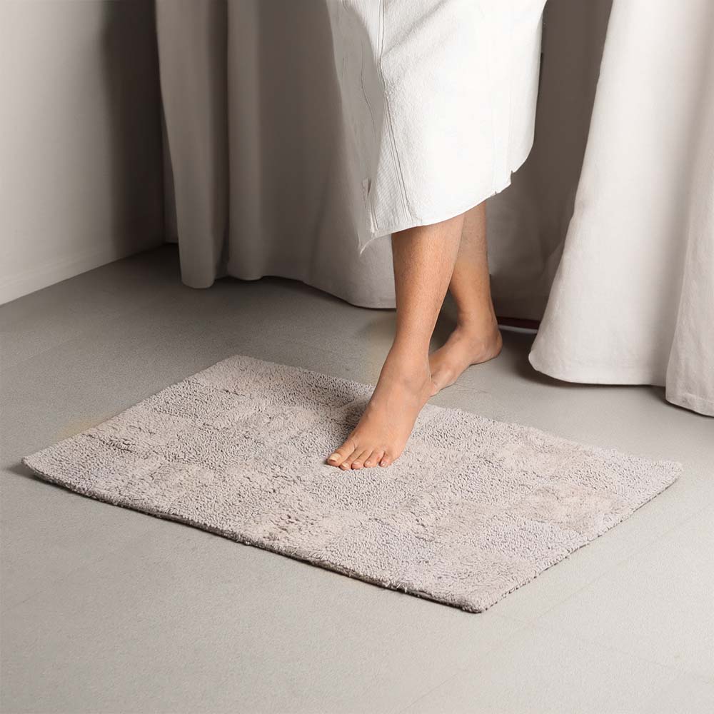 Checkered Reversible Tufted Bathmat - Light Grey