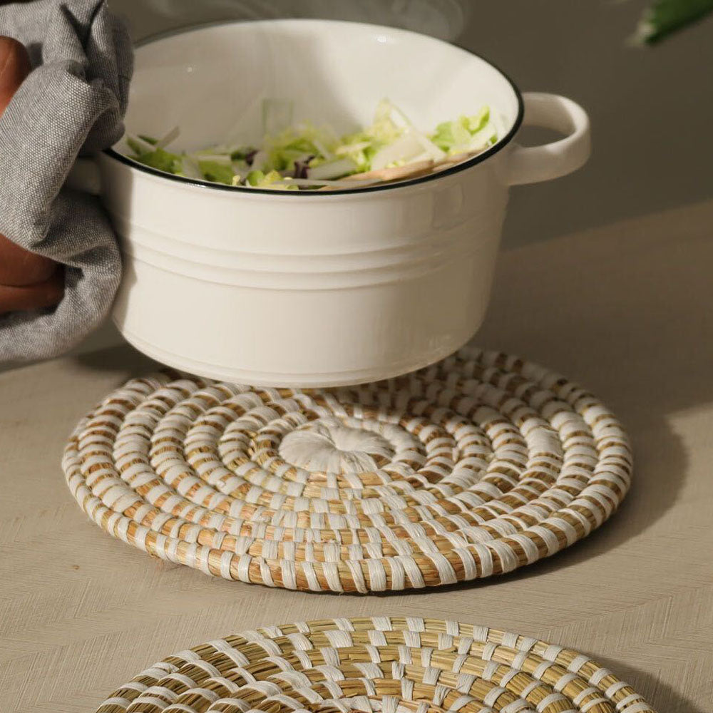 Elio Kaisa Round Trivets, Set of 2 - Natural