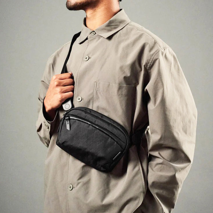 Flight Sling Bag 1L - Black VX42