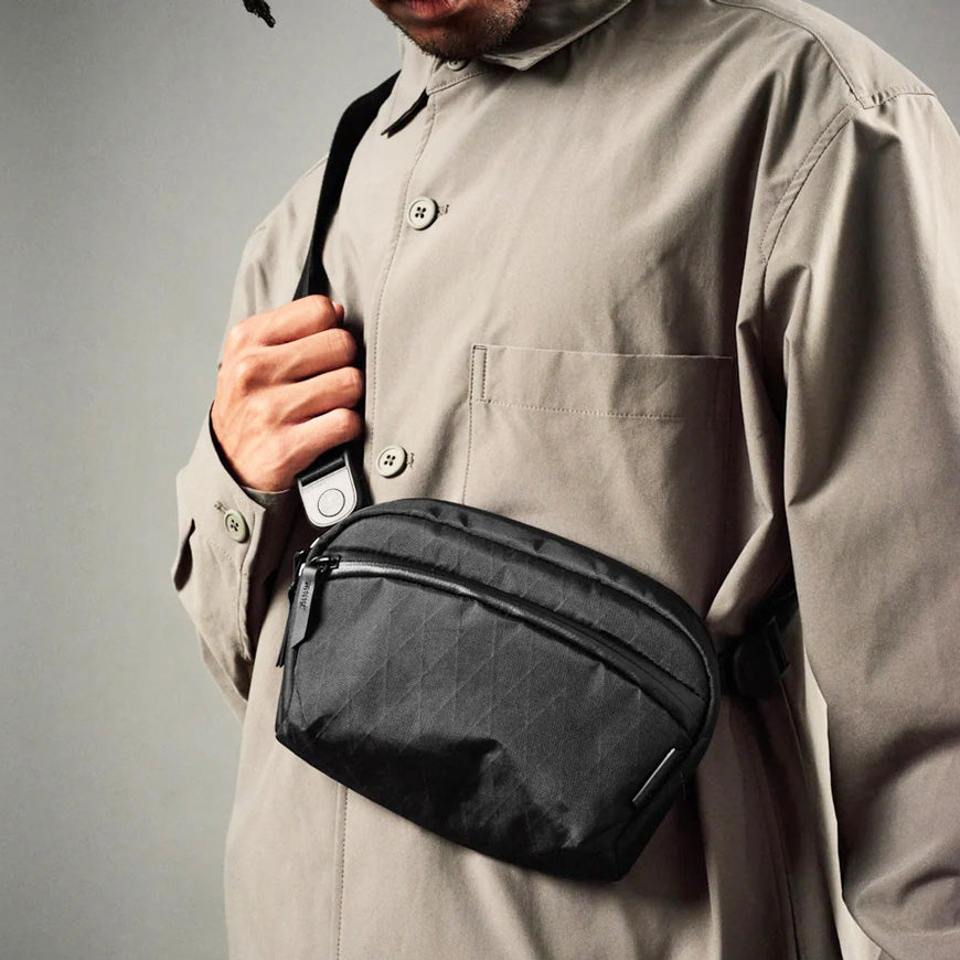 Flight Sling Bag 1L - Black VX42
