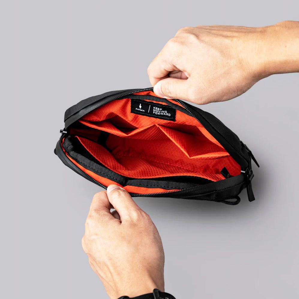 Flight Sling Bag 1L - Black VX42