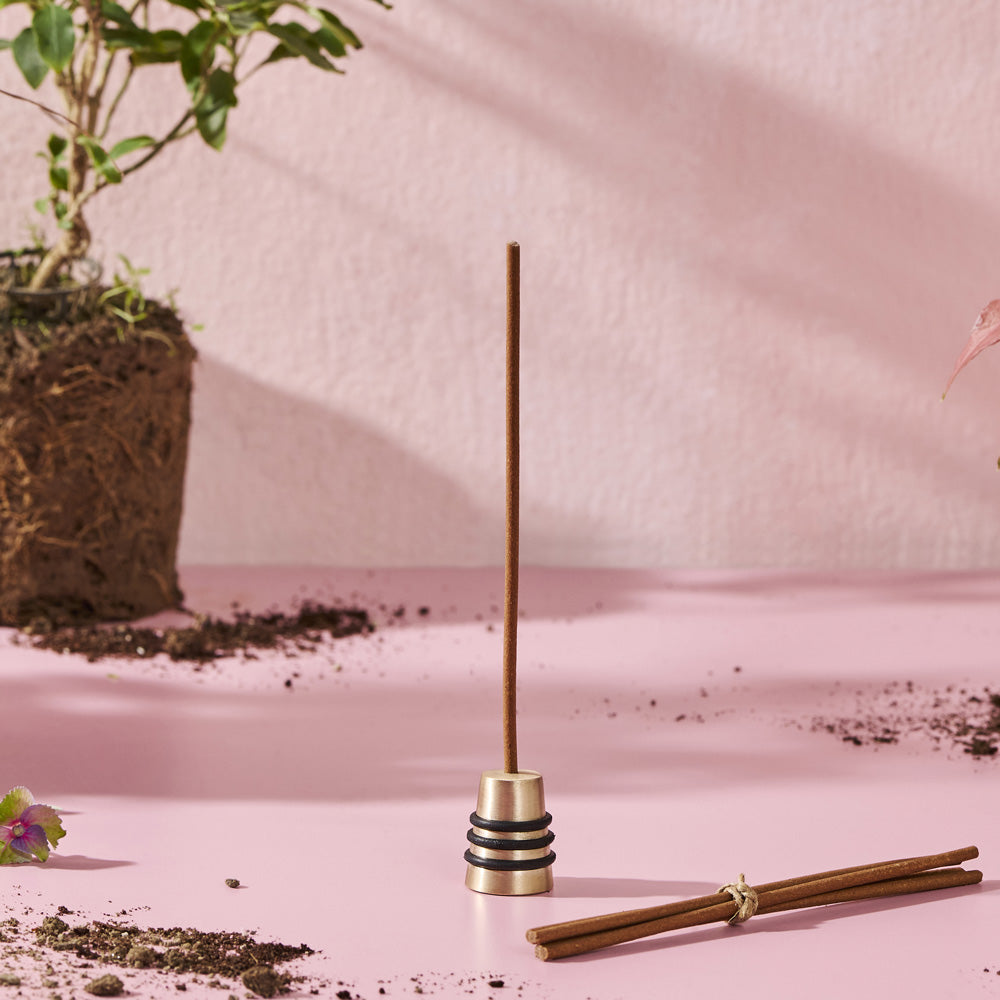 Incense Sticks with Holder - Cedarwood & Musk
