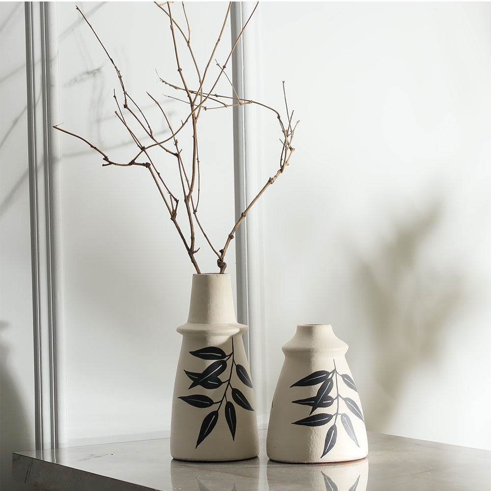 Leaf Terracotta Vase Medium - Ivory Black