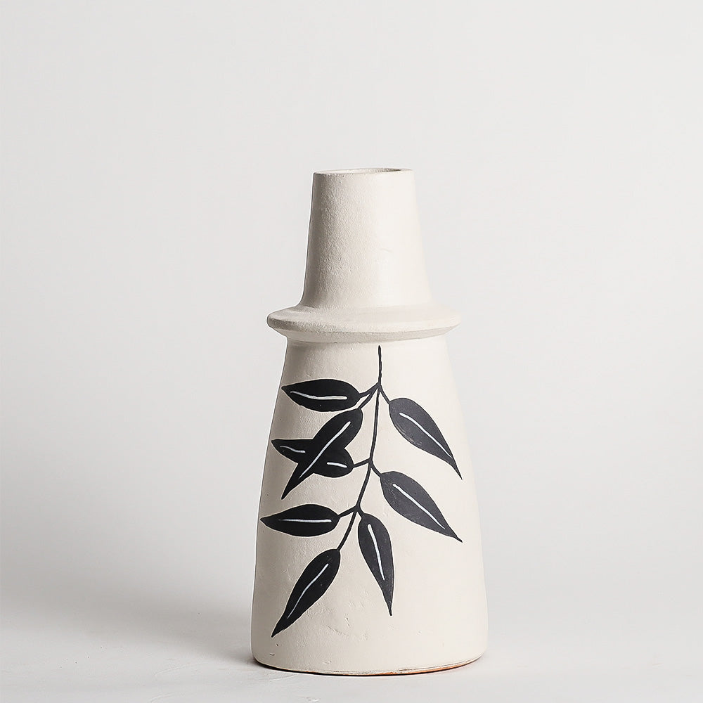 Leaf Terracotta Vase Medium - Ivory Black