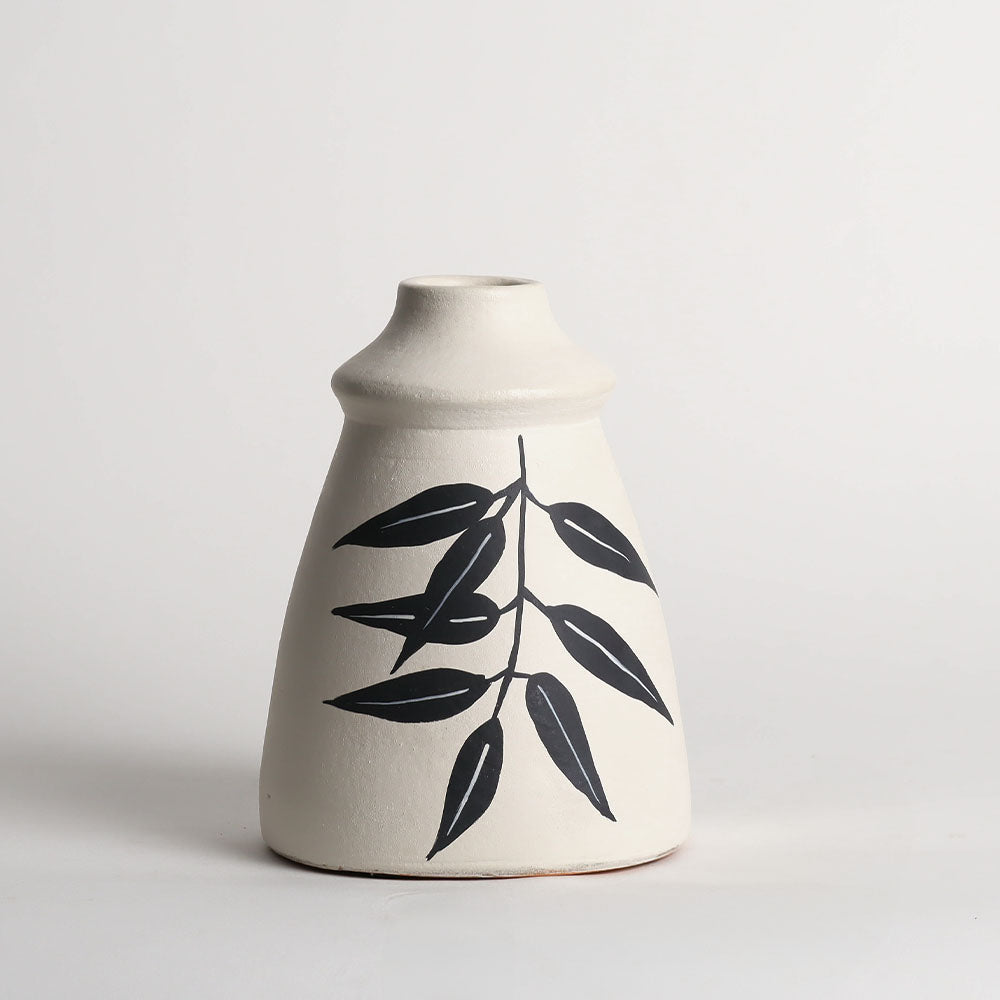 Leaf Terracotta Vase Short - Ivory Black