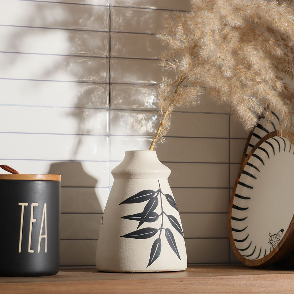 Leaf Terracotta Vase Short - Ivory Black