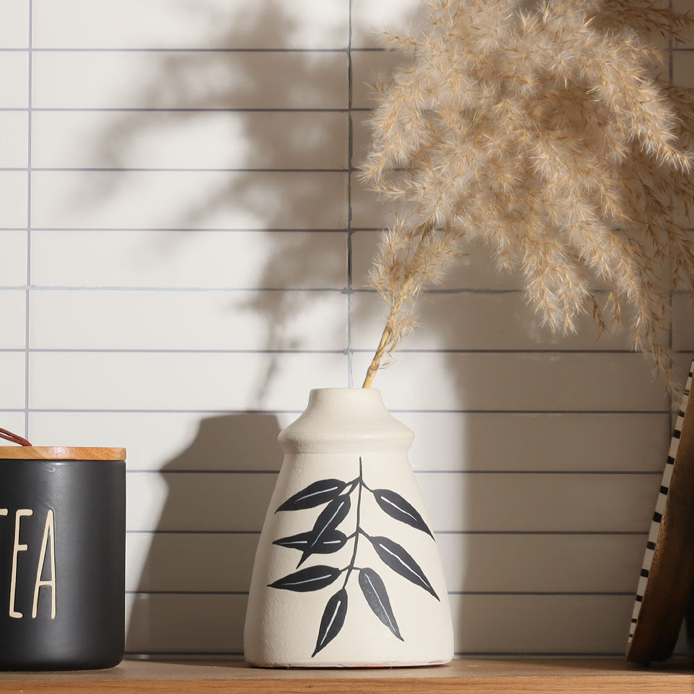 Leaf Terracotta Vase Short - Ivory Black