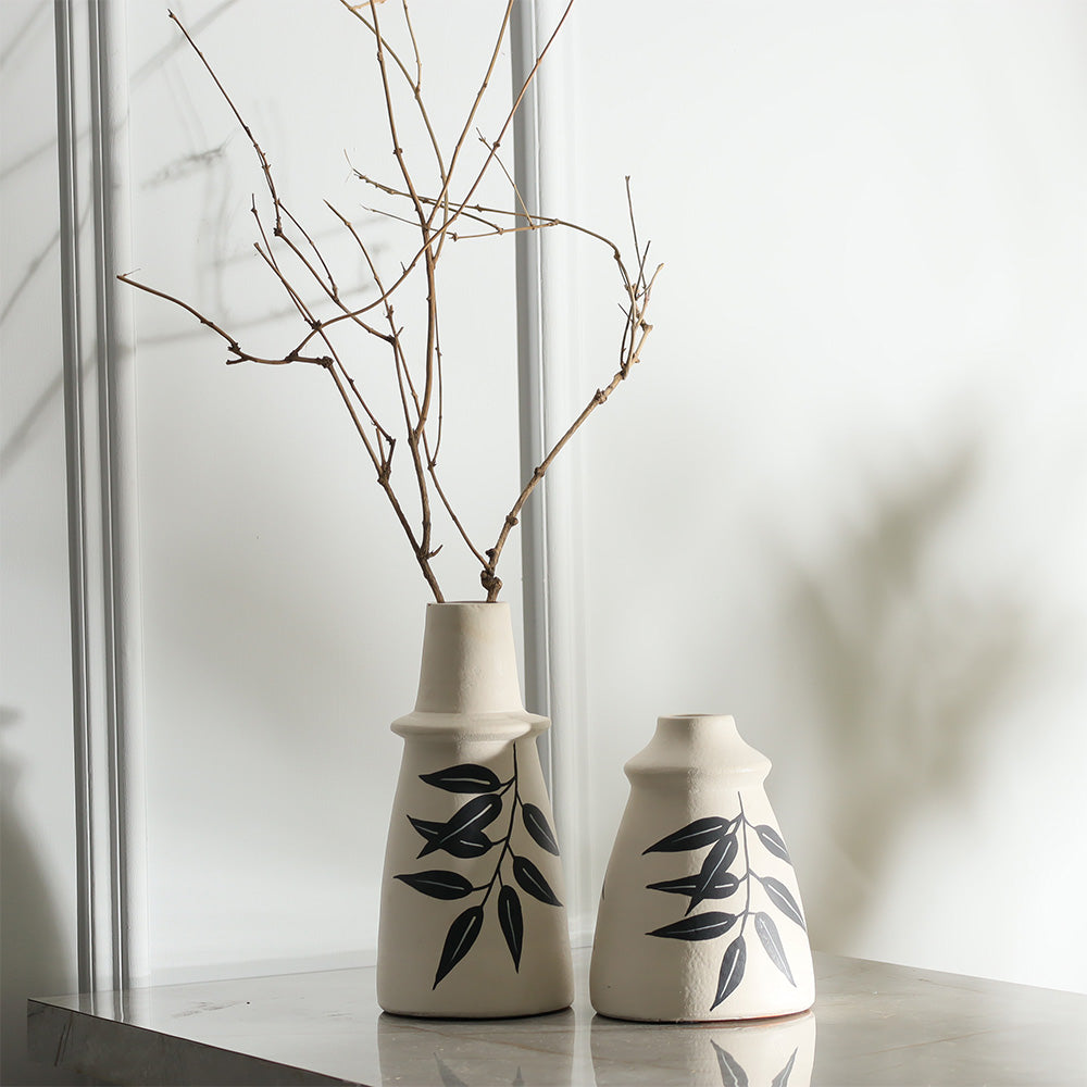 Leaf Terracotta Vase Short - Ivory Black