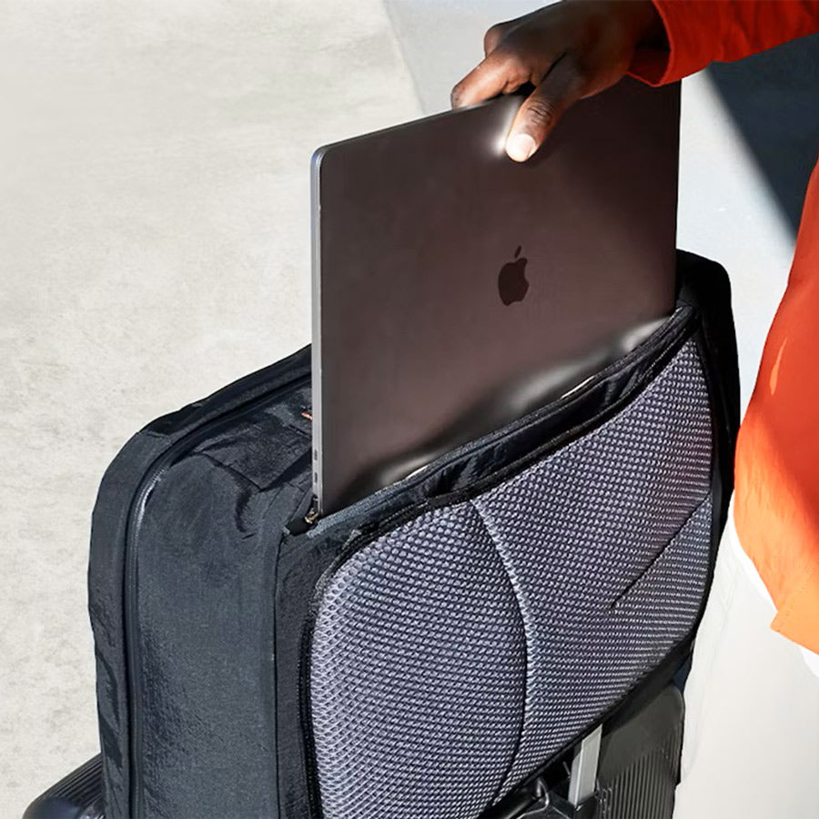 バッグ Bellroy Lite Travel Pack 30L Black Lite Travel Pack | 容量30L/38Lの機内持ち込み可能なリュック
