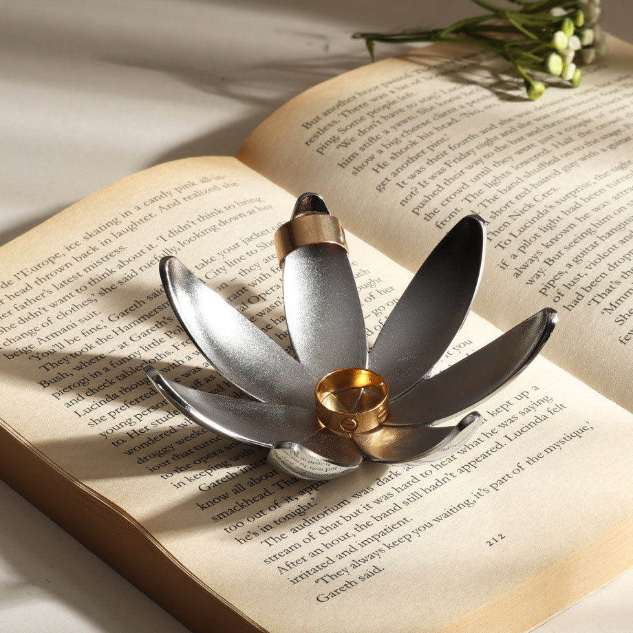 Magnolia Ring Holder - Chrome