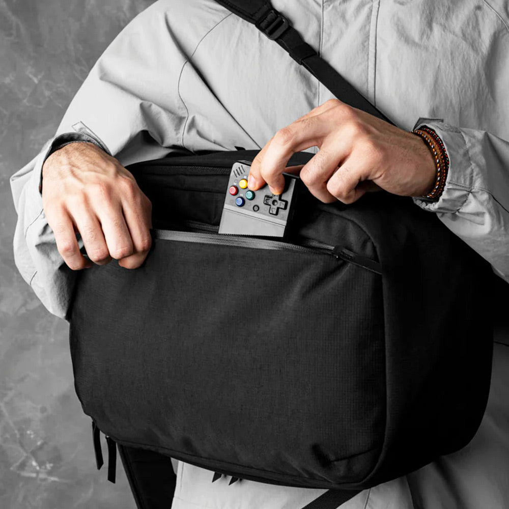 Metro Backpack Pro 24L - Axoflux Black 400D