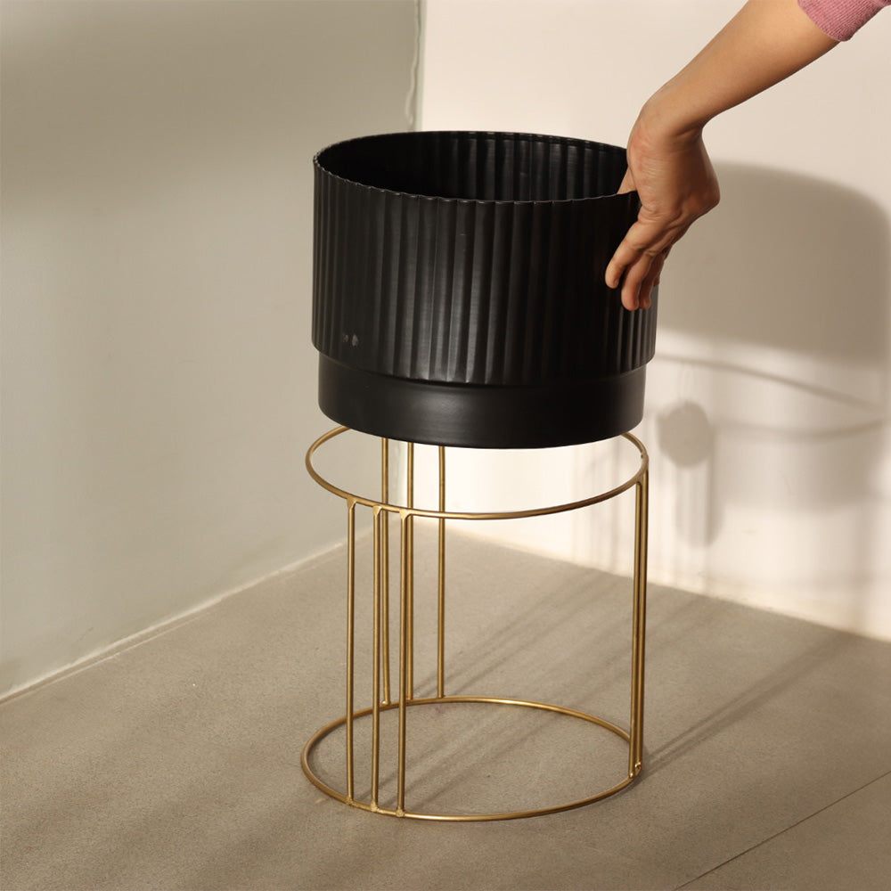 Nara Ribbed Planter with Stand Short - Black Gold